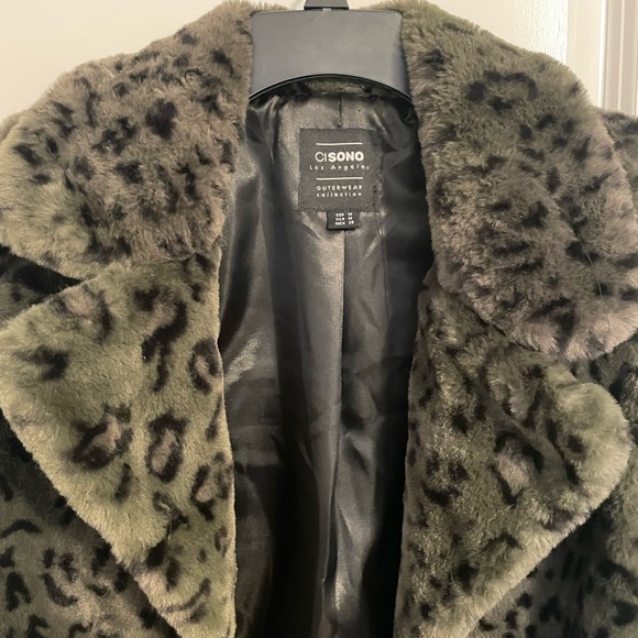 Green coat - Picture 3 of 4